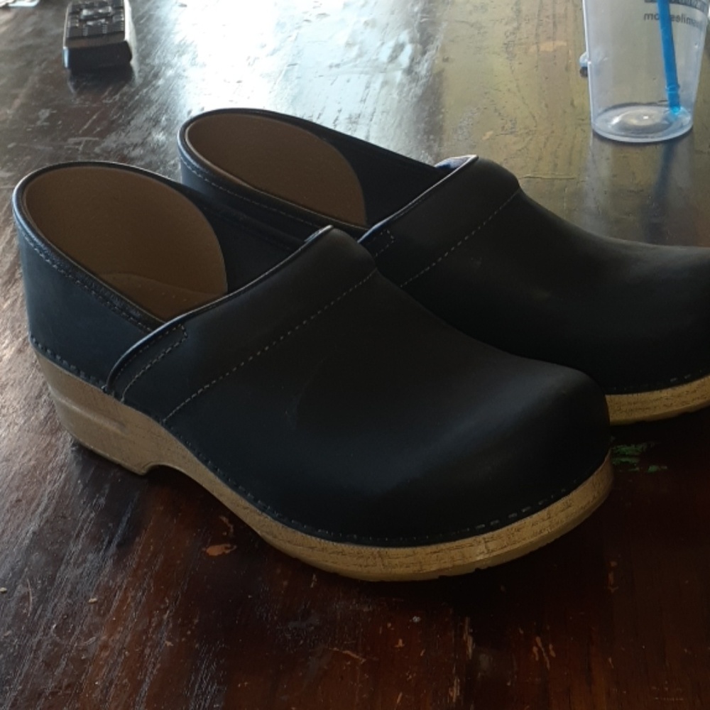 dansko pro stapled clog